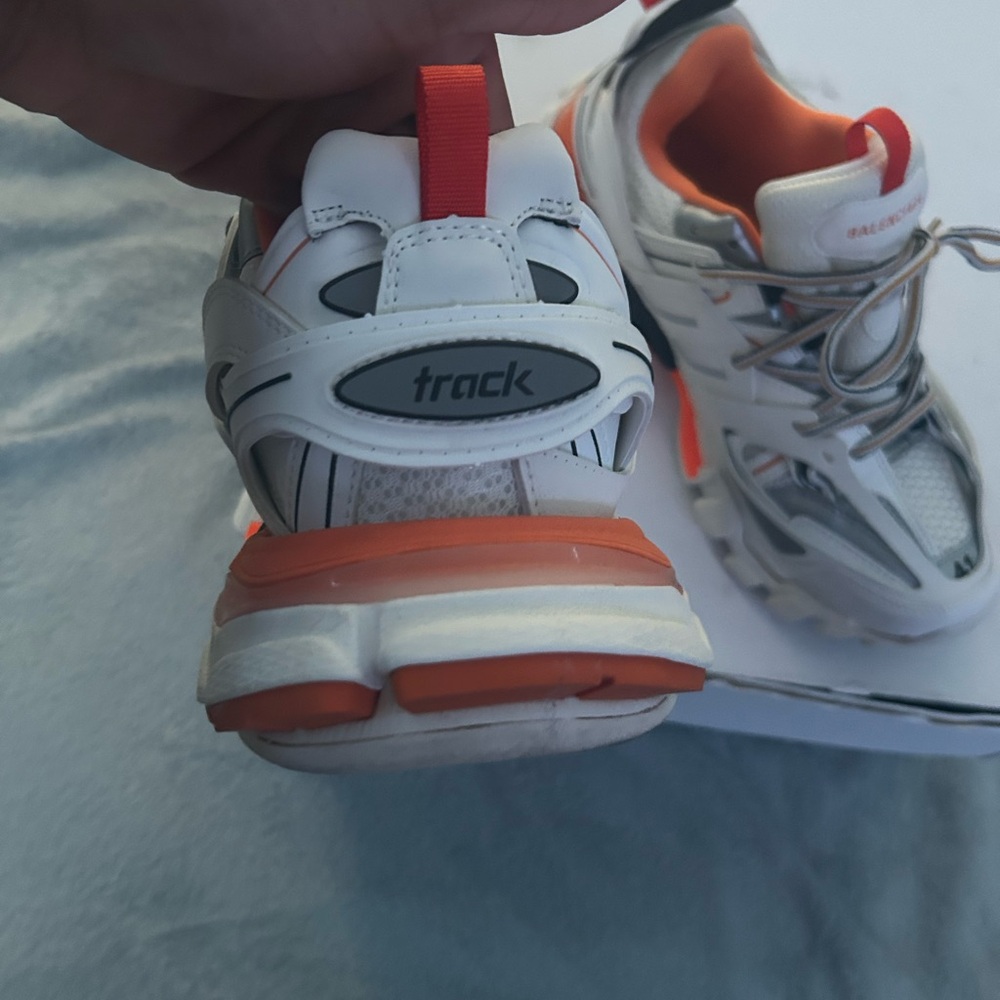 Balenciagas Tracks